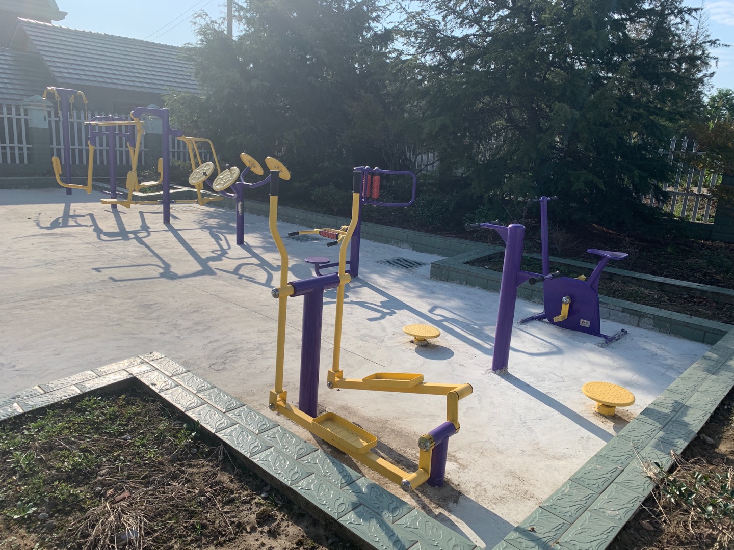 白鑰村旭升7隊(duì)健身點(diǎn)