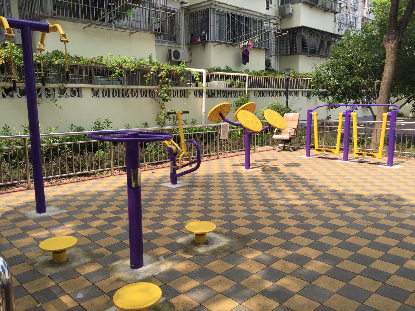 南翔鎮(zhèn)民東公寓市民健身點