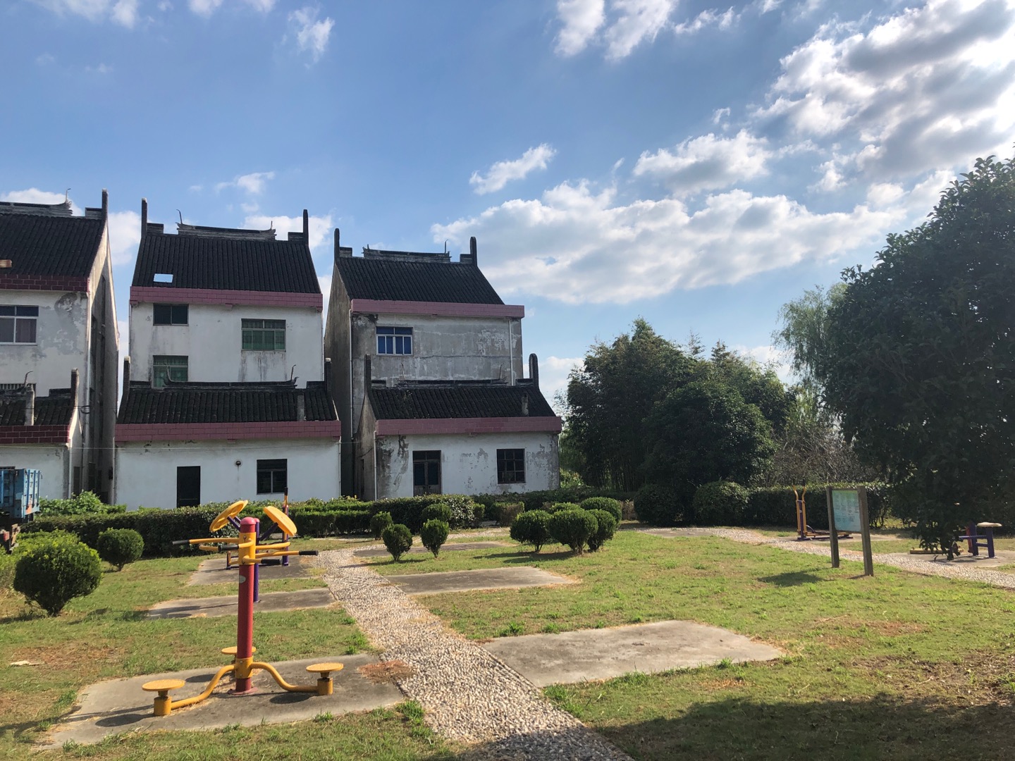 萬春村懷家宅健身點(diǎn)