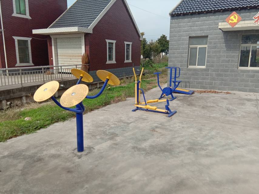 崇明區(qū)中興鎮(zhèn)紅星村紅北4隊(duì)健身點(diǎn)